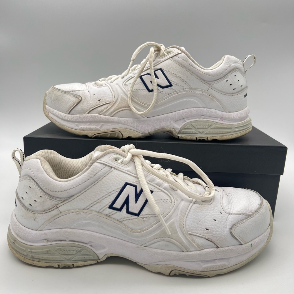 New Balance Sz 9 Woman’s White Low Top Leather Lace Up Sneakers Cross Training